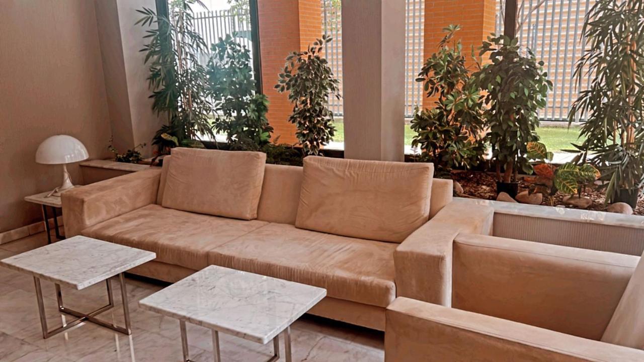 Suites Madrid Belfast 13 Ifema Airport Exterior foto